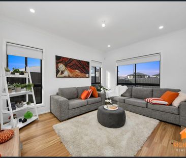 🏡 5 Bedroom Luxury Home for Lease – Mt Atkinson, Truganina - Photo 4