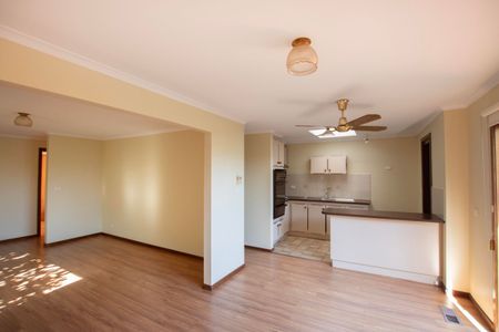 WHAT A LOCATION AND COSY PROPERTY TO CALL HOME!!! - Photo 3