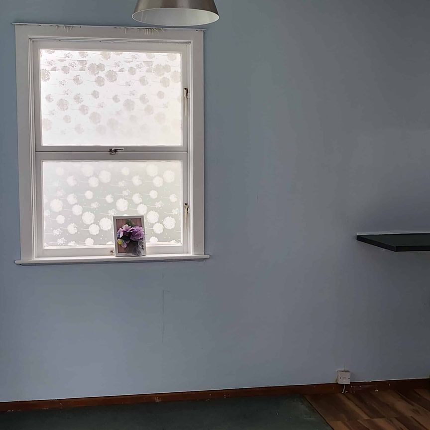 3 bedroom home close to Glenfield Mall - Photo 1