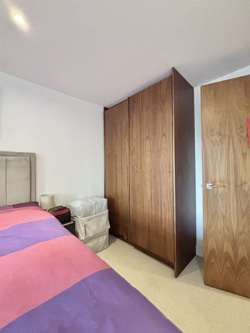 Lincoln Plaza, London - Photo 4