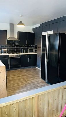 Lovely 3 Bed Town House TO LET in popular part of Heywood - Photo 1