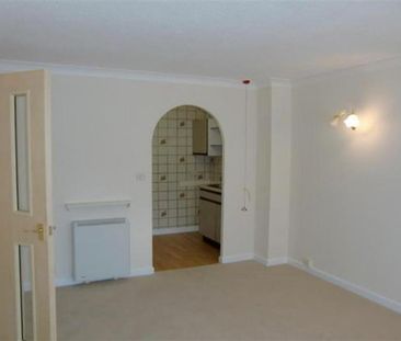 1 bedroom retirement property to rent - Photo 5