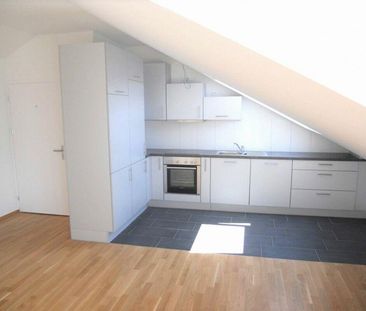 Helle 2.5-Zi-Dachwohnung mit grossem Balkon - Photo 1