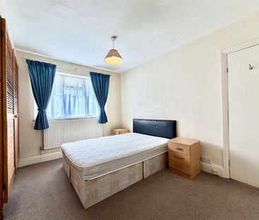 3 bed house to rent in Berridge Green, Edgware, HA8 - Photo 6