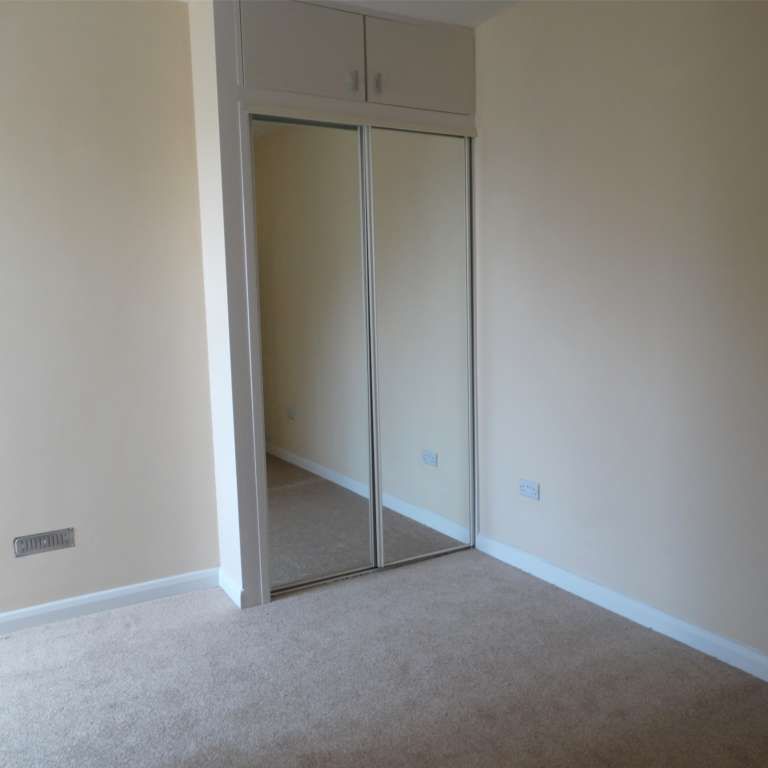 *NEWLY DECORATED* Cavendish Place, Eastbourne - Photo 1