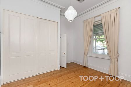 REFINED HERITAGE LIVING IN PRESTIGIOUS WALKERVILLE - Photo 4