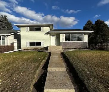 Full home in acadia | 9432 Abbott Place Southeast, Calgary - Photo 1