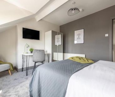 Room 5, 65 Ballygomartin Road, Belfast, BT13 3LB - Photo 6