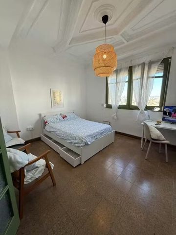 Calle del Hospital, Valencia, Valencian Community 46001 - Photo 5