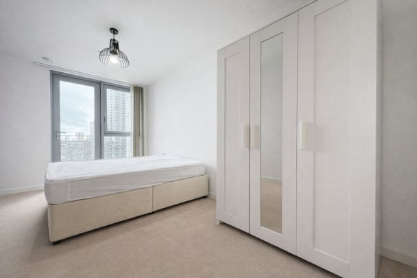 3 Bed Flat, London, E15 - Photo 1