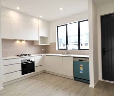 Stylish Home With 3 Bedroom In Flat Bush - Photo 4