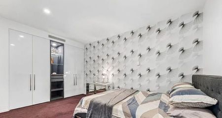 Experience Iconic Southbank Living in Eureka Tower - Photo 2