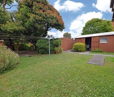 A FANTASTIC HOME WITH A SEPARATE BUNGALOW! - Photo 6