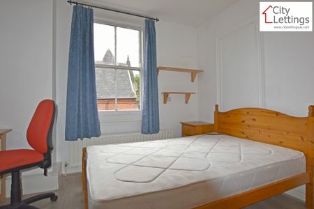 3 Bedroom Flat - Photo 4