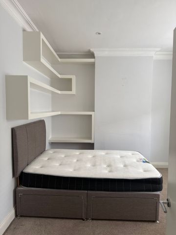 Room in a Shared House, Kingsway, SW14 - Photo 3