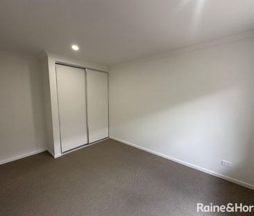 Spacious 4-Bedroom Family Home in Munno Para Downs - Photo 5