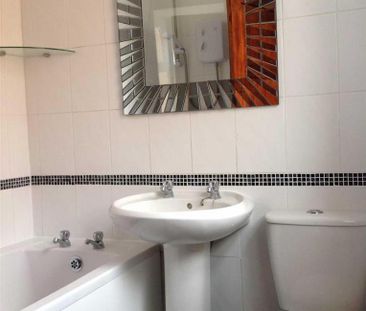 2 bedroom end of terrace house to rent - Photo 4