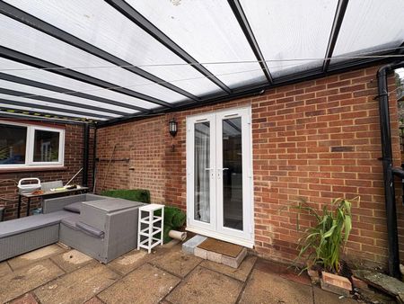 Barnes Road, Frimley, Surrey, GU16 - Photo 4