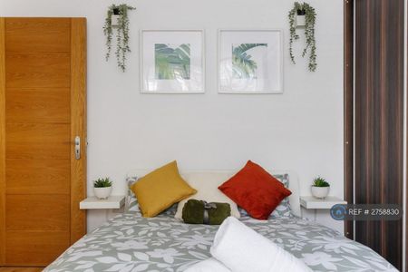 2 bedroom semi-detached house to rent - Photo 2