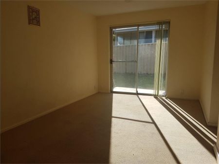 Convenient Living in Maylands, close to shops, schools, public transports & amenities on a quiet street! - Photo 4
