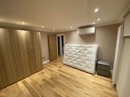 4 Bed Semi-Detached House, Gibbon Road, W3 - Photo 2