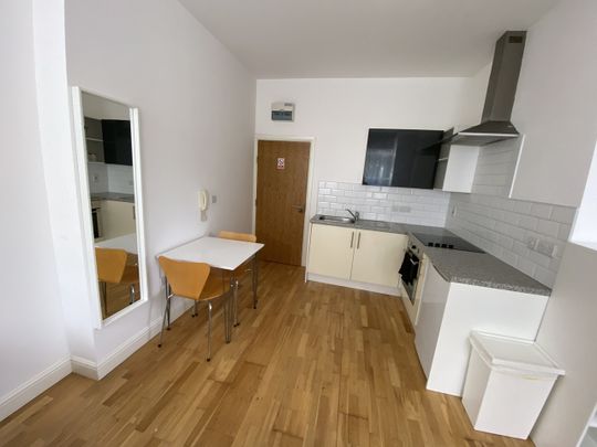 Studio Flat, Lansdowne Road, LE2 - Photo 1
