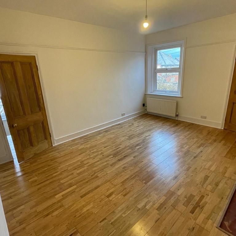 3 bedroom flat to rent - Photo 1