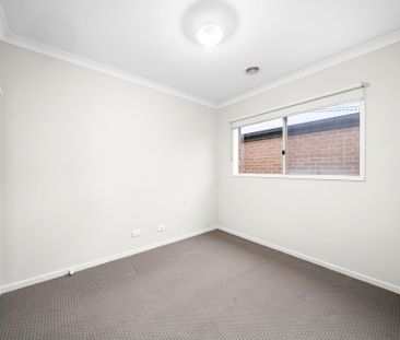 14 Blackberry Street, Manor Lakes. - Photo 3