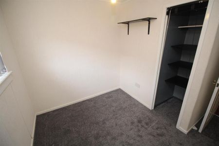 3 bedroom flat to rent - Photo 3