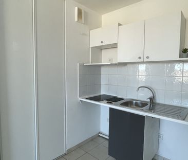 Aix La Duranne : Studio 31,50 m2 avec terrasse et garage - Photo 4