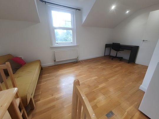 2 Bed Flat, Evering Road, N16 - Photo 1
