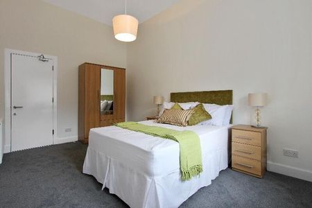 4 bedroom flat to rent - Photo 3