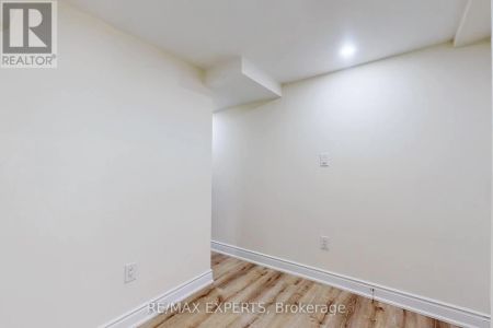 91 AYLESBURY DRIVE - Photo 5