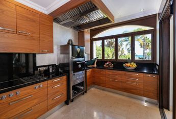 Luxury Villa for rent in Marbella Del Este, Andalusia