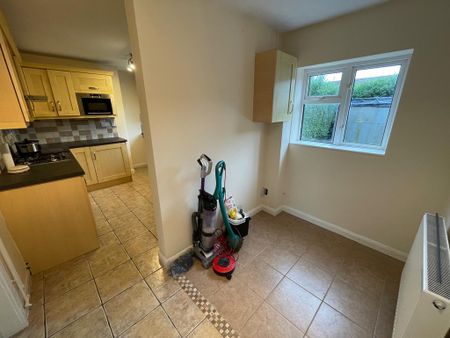 3 bedroom semi-detached house to rent - Photo 2