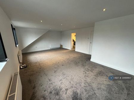 3 bedroom maisonette to rent - Photo 2