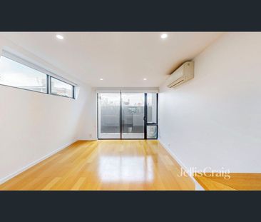 Stylish, Light-Filled Richmond Home in Prime Location - Photo 1