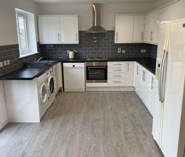 5 bedroom semi-detached house to rent - Photo 3