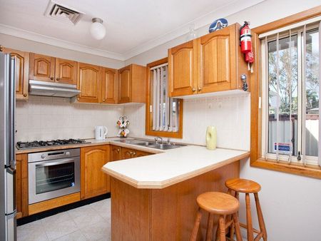 IMMACULATE PRESENTATION! - Photo 3