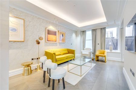 A comprehensively refurbished three storey mews house of just over 2500 sq ft offering flexible accommodation as a 4 to 5 bedroom home with patio and integral garage. EPC rating: D - Photo 4