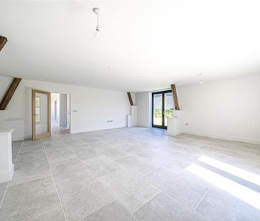 4 bedroom link detached house to rent - Photo 4