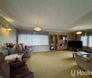 Charming Family Home with Stunning Views - Photo 5