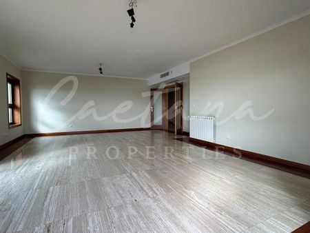 Apartamento T4 - Photo 2