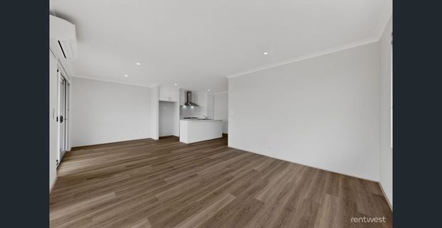 SUPER LOCATION - Photo 1