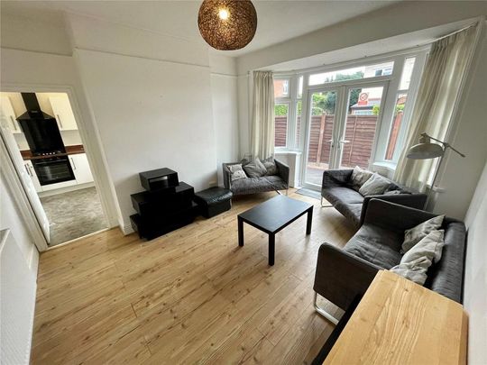 6 bedroom detached house to rent - Photo 1