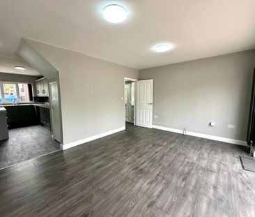 3 bedroom detached house to rent - Photo 2