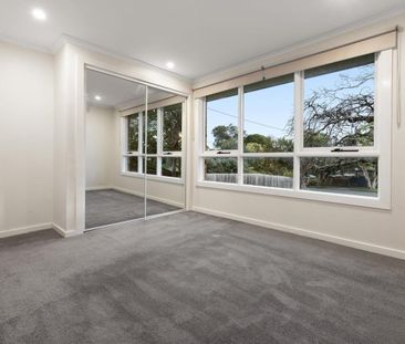 Beautifully Renovated with Exceptional Indoor-Outdoor Living - Photo 2