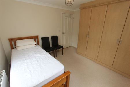 Castleton Court, Far Headingley, LS16 5JE - Photo 3