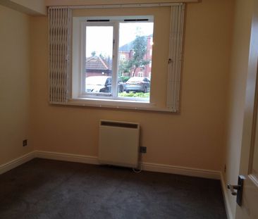 2 Bed Flat, Harlinger Street, SE18 - Photo 1