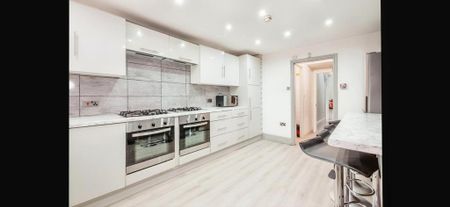 8 bedroom semi-detached house to rent - Photo 2